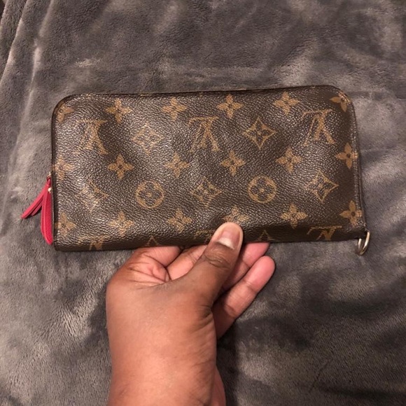 Authentic zippy Louis Vuitton wallet - Picture 2 of 7